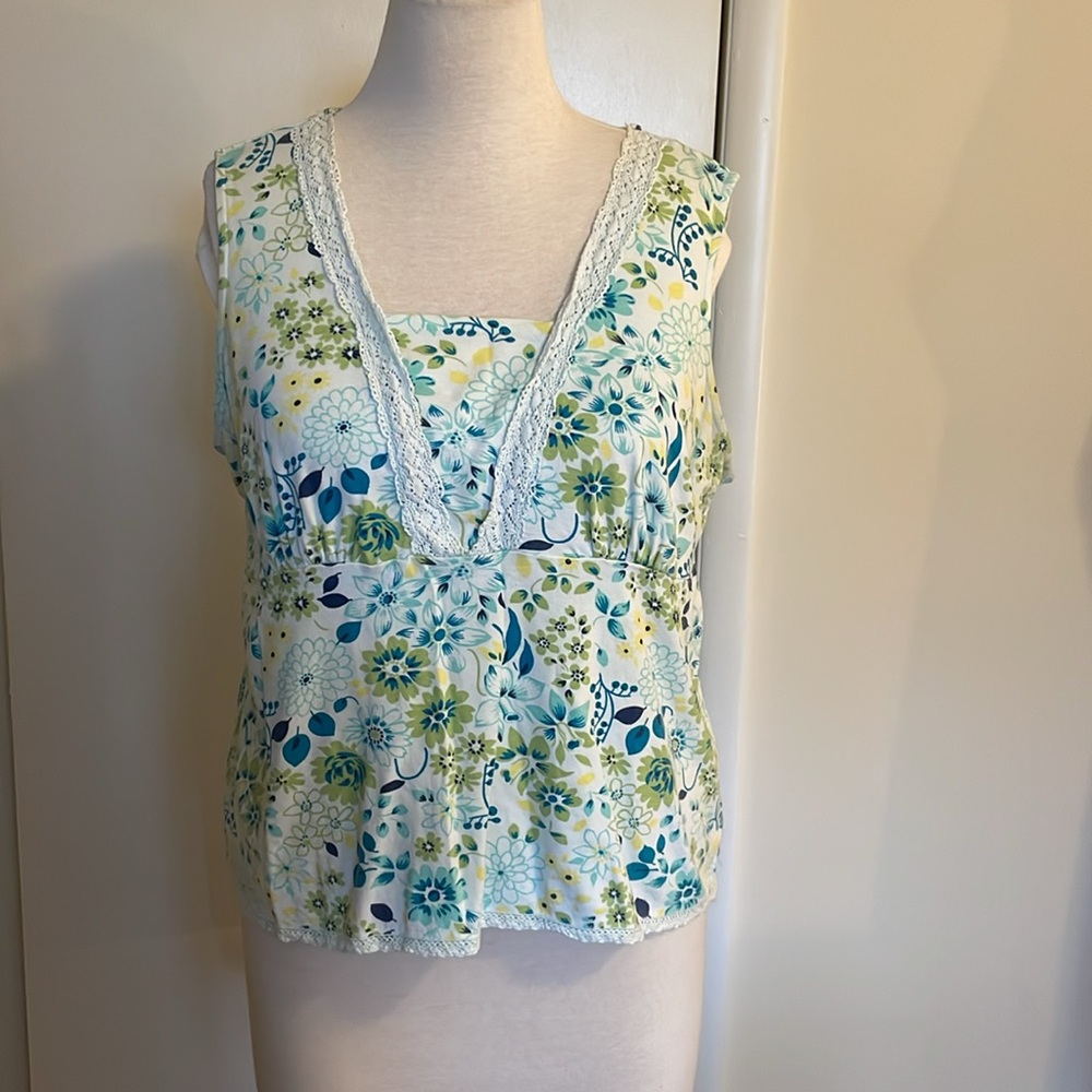 Walmart- Sleeveless top V-Neck in Green/Blue Flowered design. Plus size 1X.
